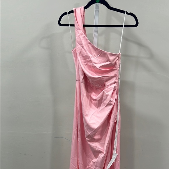 Elliatt Biarritz Gown maxi one shoulder pink - Picture 2 of 10